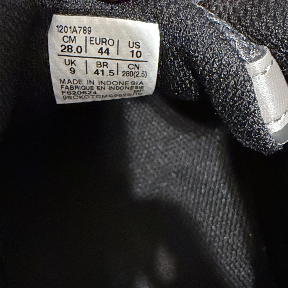 Black Asics - Picture 3 of 3